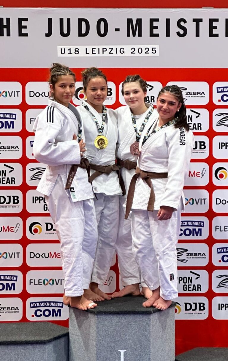 Alesia Büttner wird Deutsche Meisterin U18 (63 kg) – ihre Schwester Antonia holt Bronze (57 kg)